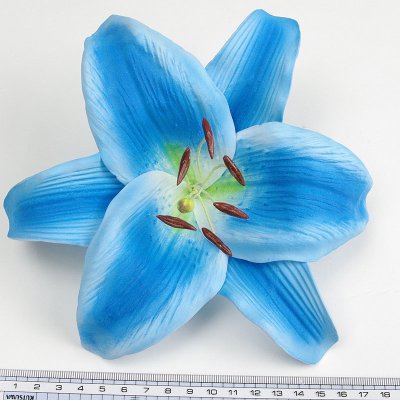 画像1: カサブランカ（ユリ）中心青色（ふち水色）造花ウレタンフォームフラワー花材 アウトレットSale